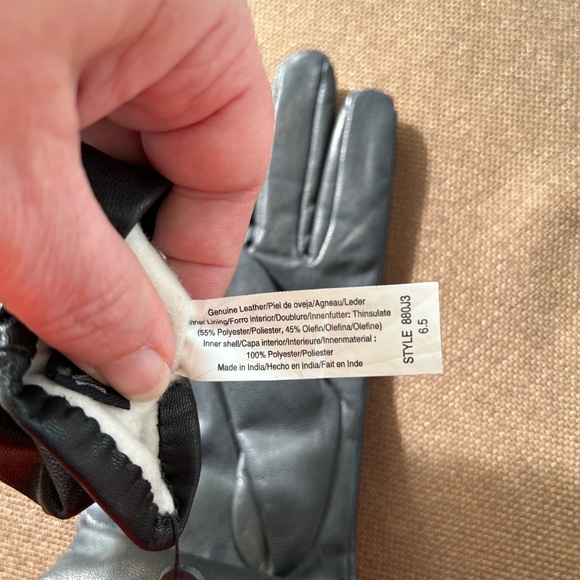 Women's Size 6.5 Black Leather Gloves with 3M Thinsulate Insulation NWT - Picture 3 of 4